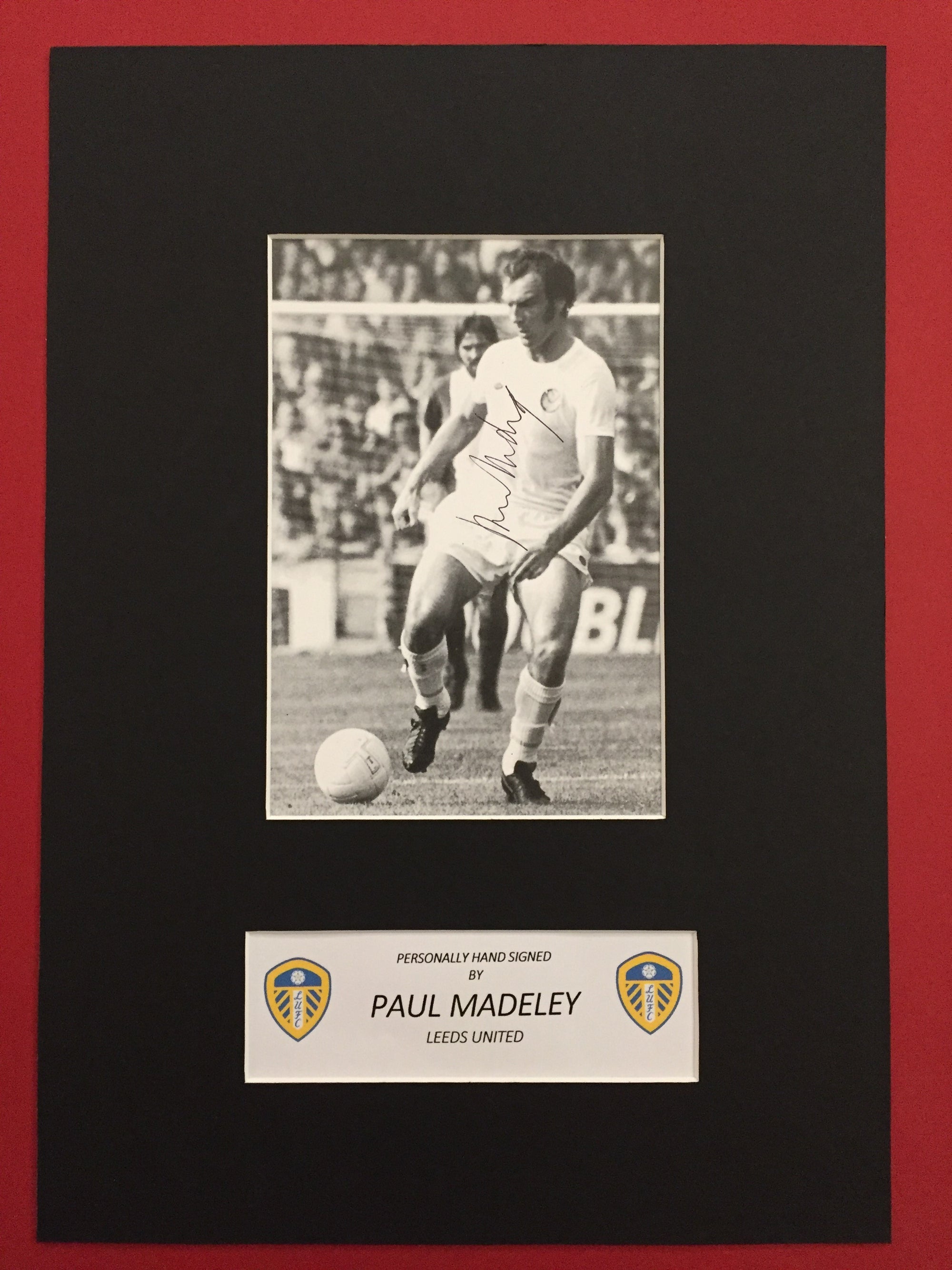 PAUL MADELEY - SIGNERT BILDE MED EKTEHETSBEVIS/COA