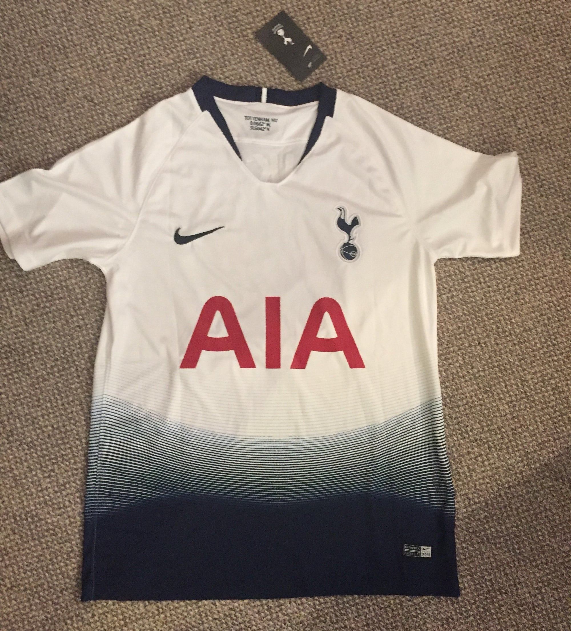 CHRISTIAN ERIKSEN - SIGNERT DRAKT MED EKTEHETSBEVIS/COA