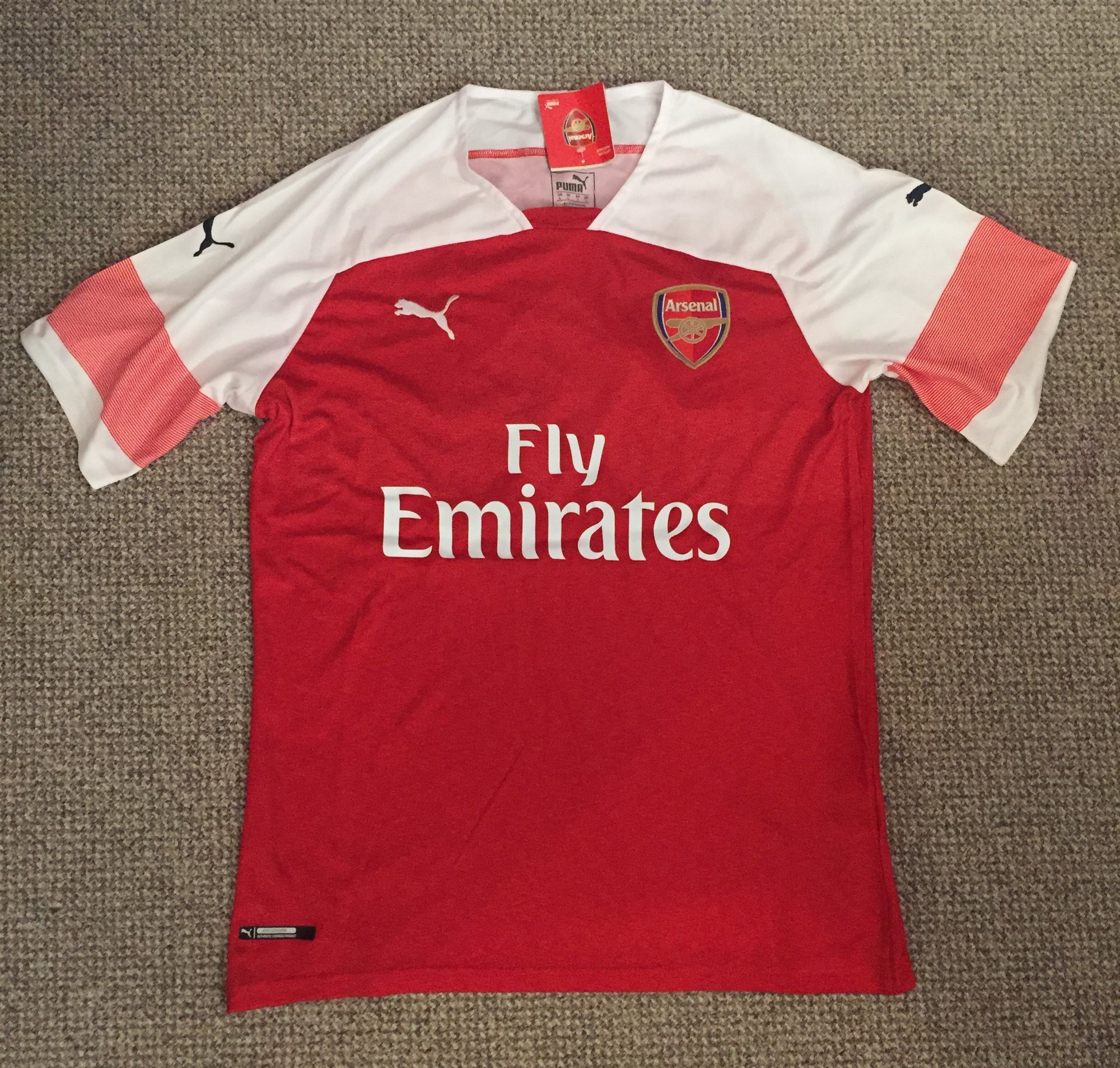 ROB HOLDING - SIGNERT DRAKT MED EKTEHETSBEVIS/COA
