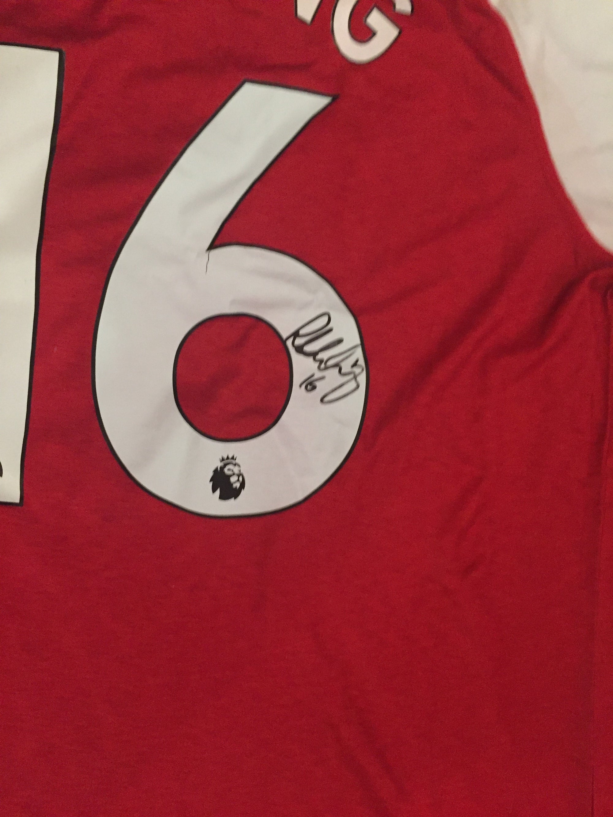 ROB HOLDING - SIGNERT DRAKT MED EKTEHETSBEVIS/COA