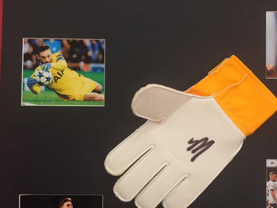 HUGO LLORIS - SIGNERT KEEPERHANSKE MED EKTEHETSBEVIS/COA