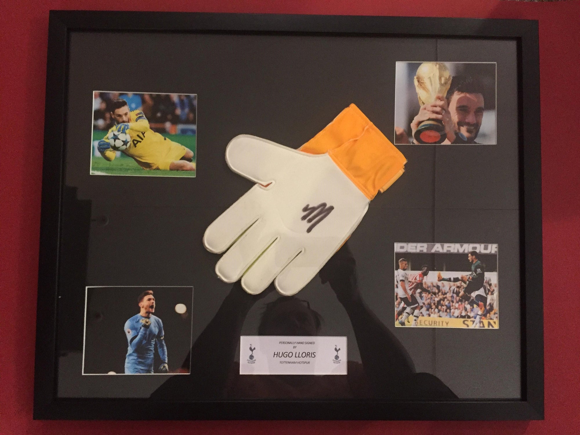 HUGO LLORIS - SIGNERT KEEPERHANSKE MED EKTEHETSBEVIS/COA