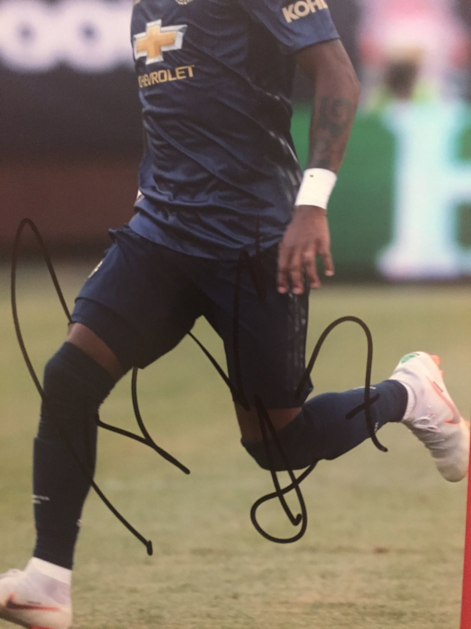 MANCHESTER UNITED - FRED - SIGNERT BILDE MED EKTEHETSBEVIS/COA