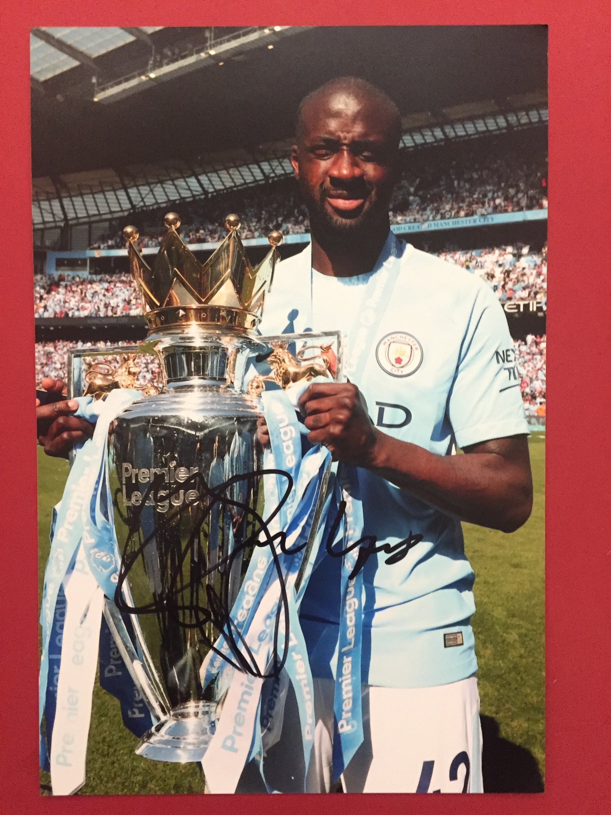 Yaya Touré - SIGNERT BILDE MED EKTEHETSBEVIS/COA