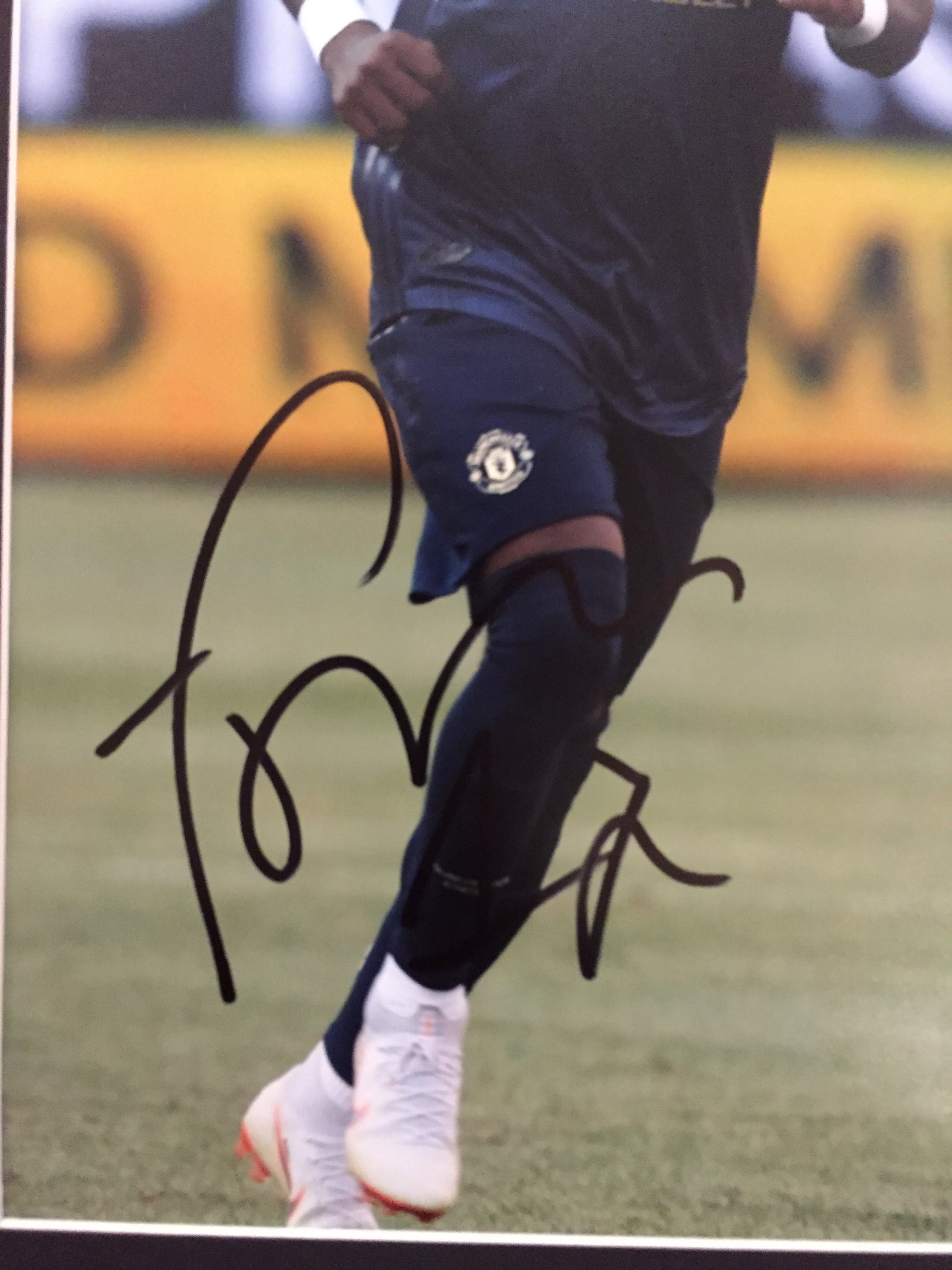 MANCHESTER UNITED - FRED - SIGNERT BILDE MED EKTEHETSBEVIS/COA