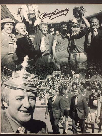 TOMMY DOCHERTY - SIGNERT BILDE MED EKTEHETSBEVIS/COA