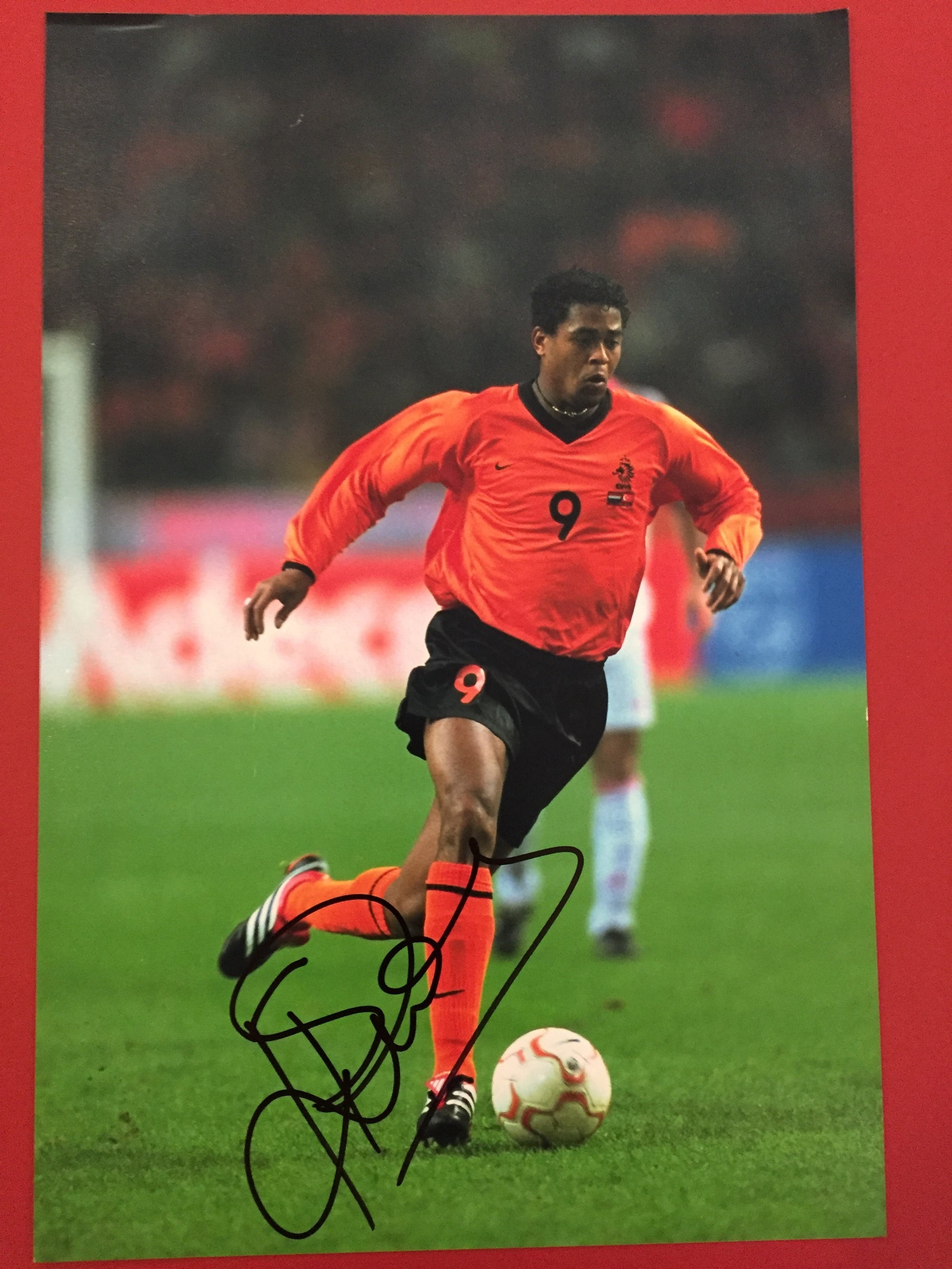 NEDERLAND - PATRICK KLUIVERT - SIGNERT BILDE MED EKTEHETSBEVIS/COA