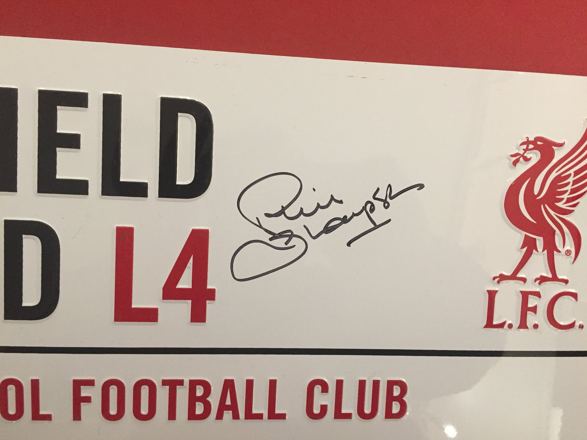 PHIL THOMPSON - SIGNERT "ANFIELD ROAD" SKILT MED EKTEHETSGARANTI/COA