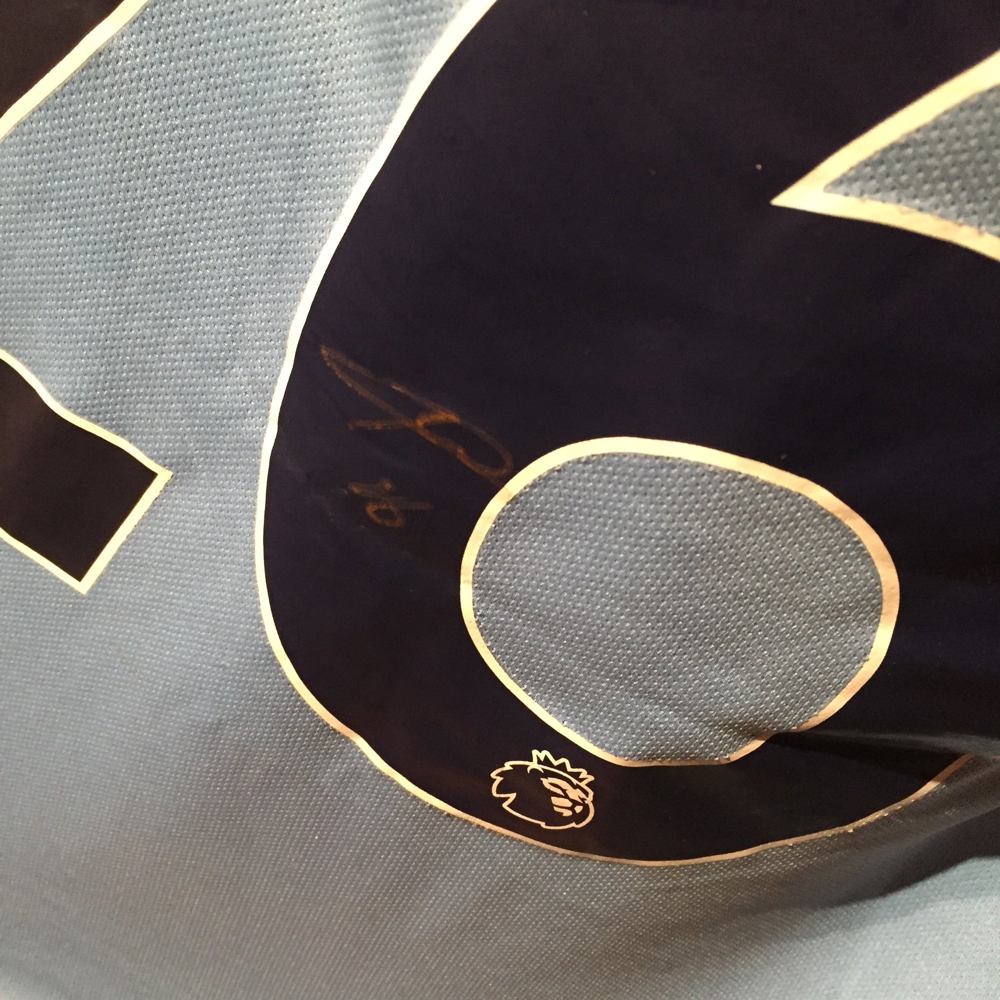 RIYAD MAHREZ - SIGNERT DRAKT MED EKTEHETSBEVIS/COA