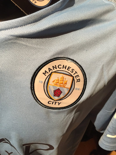 RIYAD MAHREZ - SIGNERT DRAKT MED EKTEHETSBEVIS/COA