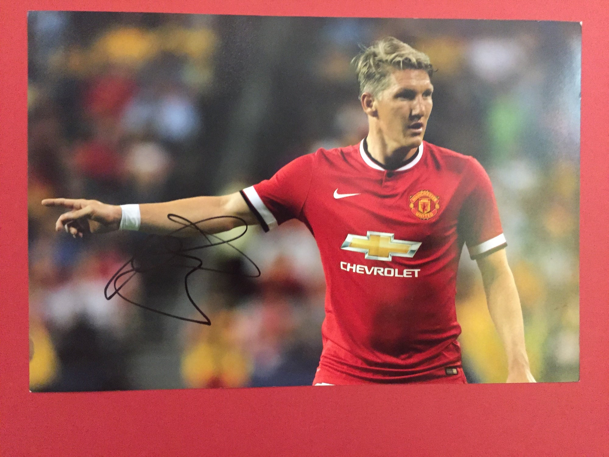 MANCHESTER UNITED - BASTIAN SCHWEINSTEIGER - SIGNERT BILDE MED EKTEHETSBEVIS/COA
