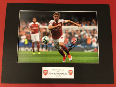 NACHO MONREAL - SIGNERT BILDE MED EKTEHETSBEVIS/COA