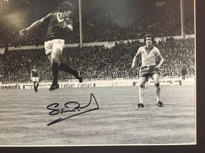 STUART PEARSON - SIGNERT BILDE MED EKTEHETSBEVIS/COA