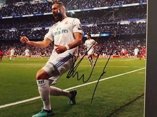 REAL MADRID - KARIM BENZEMA - SIGNERT BILDE MED EKTEHETSBEVIS/COA