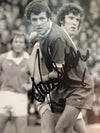 LIVERPOOL - JOHN TOSHACK - SIGNERT BILDE MED EKTEHETSBEVIS/COA