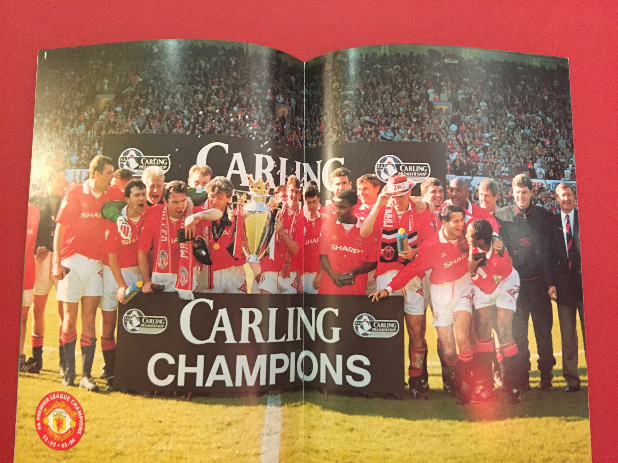 MARK HUGHES - SIGNERT KAMPPROGRAM MED EKTEHETSBEVIS/COA
