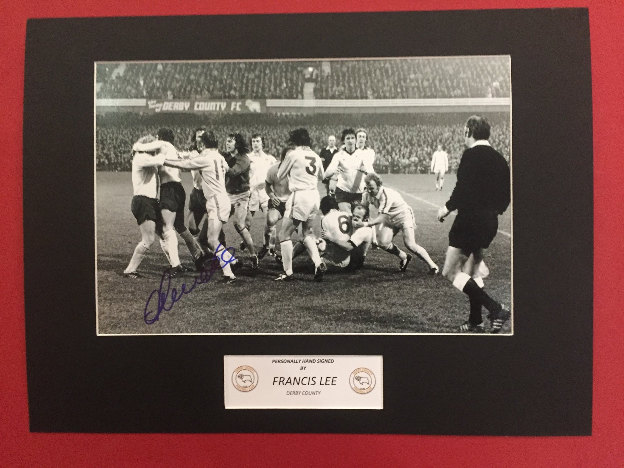 DERBY - FRANCIS LEE - SIGNERT BILDE MED EKTEHETSGARANTI/COA