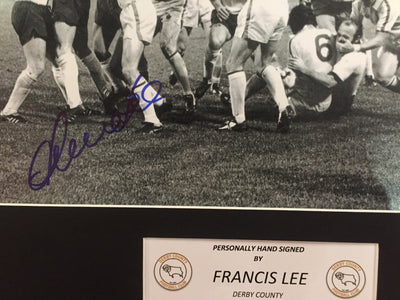 DERBY - FRANCIS LEE - SIGNERT BILDE MED EKTEHETSGARANTI/COA