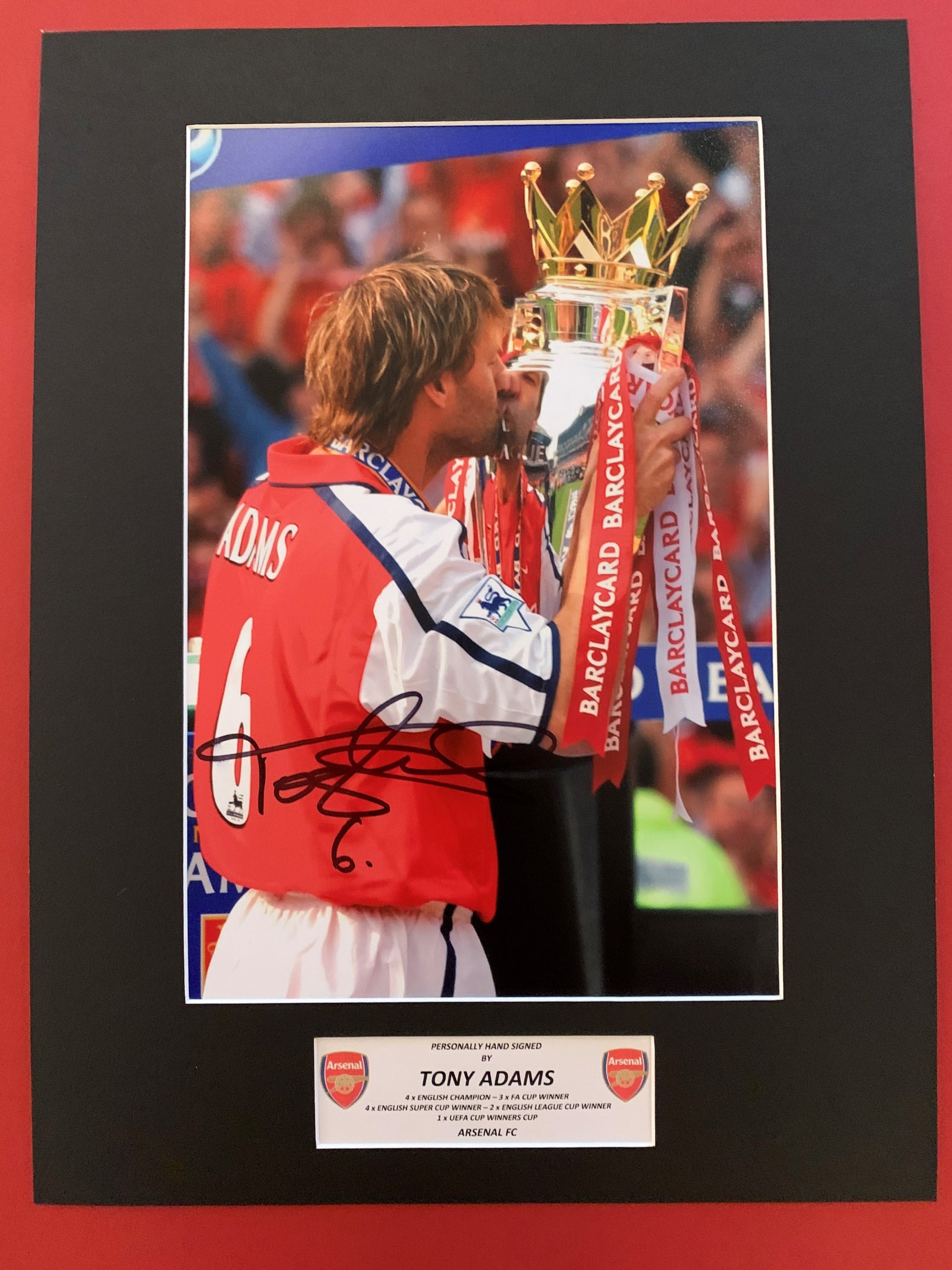 TONY ADAMS - SIGNERT BILDE MED EKTEHETSBEVIS/COA