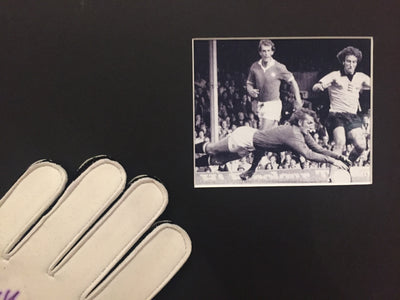 ALEX STEPNEY - SIGNERT KEEPERHANSKE MED EKTEHETSGARANTI/COA