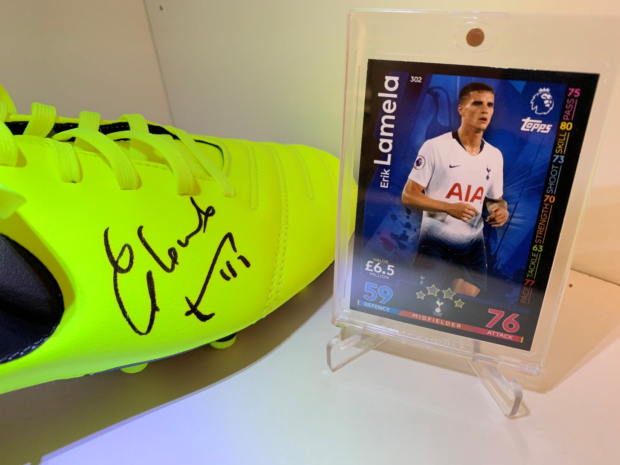 TOTTENHAM - ERIK LAMELA - SIGNERT SKO MED EKTEHETSBEVIS/COA
