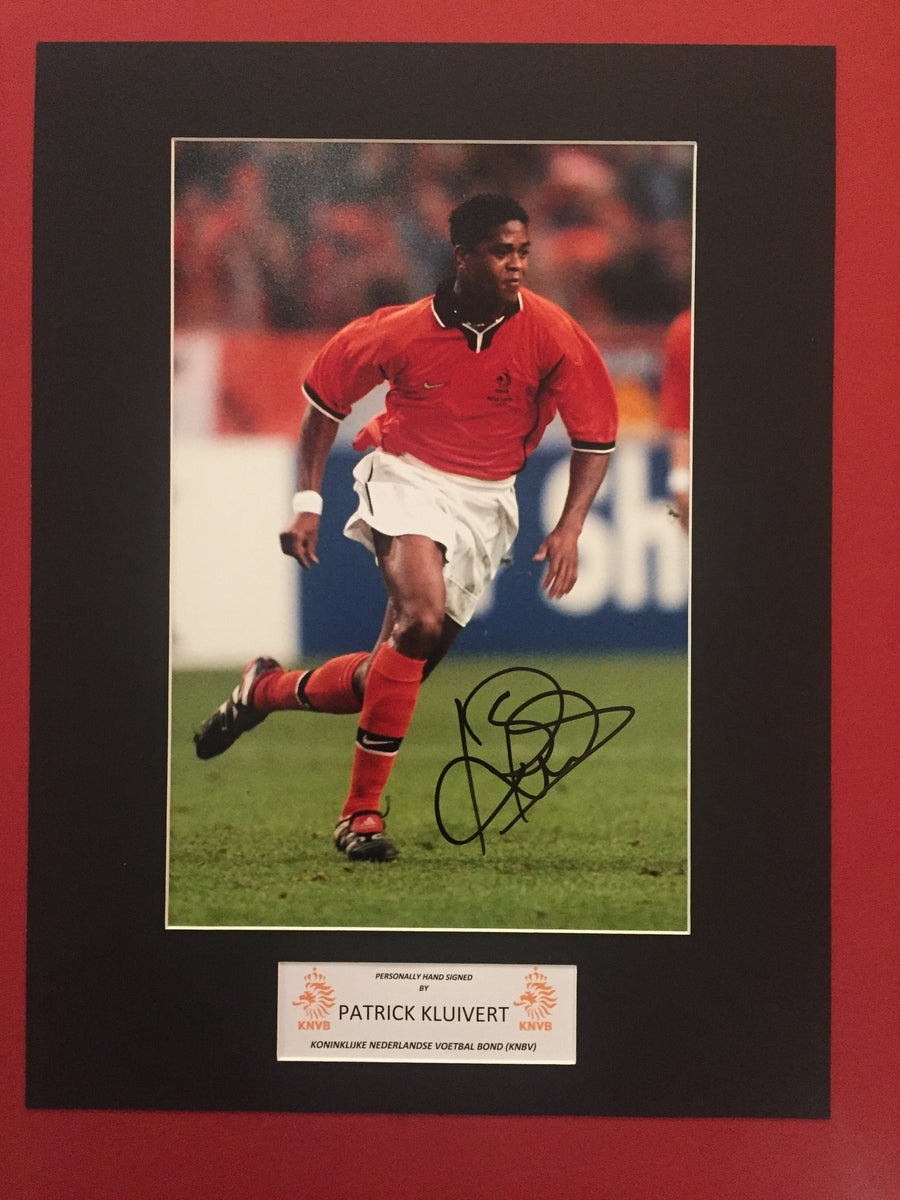 PATRICK KLUIVERT - SIGNERT BILDE MED EKTEHETSBEVIS/COA