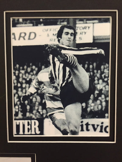 BOB (BOBBY)  MONCUR - SIGNERT KAPTEINSBIND MED EKTEHETSBEVIS/COA