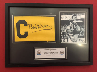BOB (BOBBY)  MONCUR - SIGNERT KAPTEINSBIND MED EKTEHETSBEVIS/COA