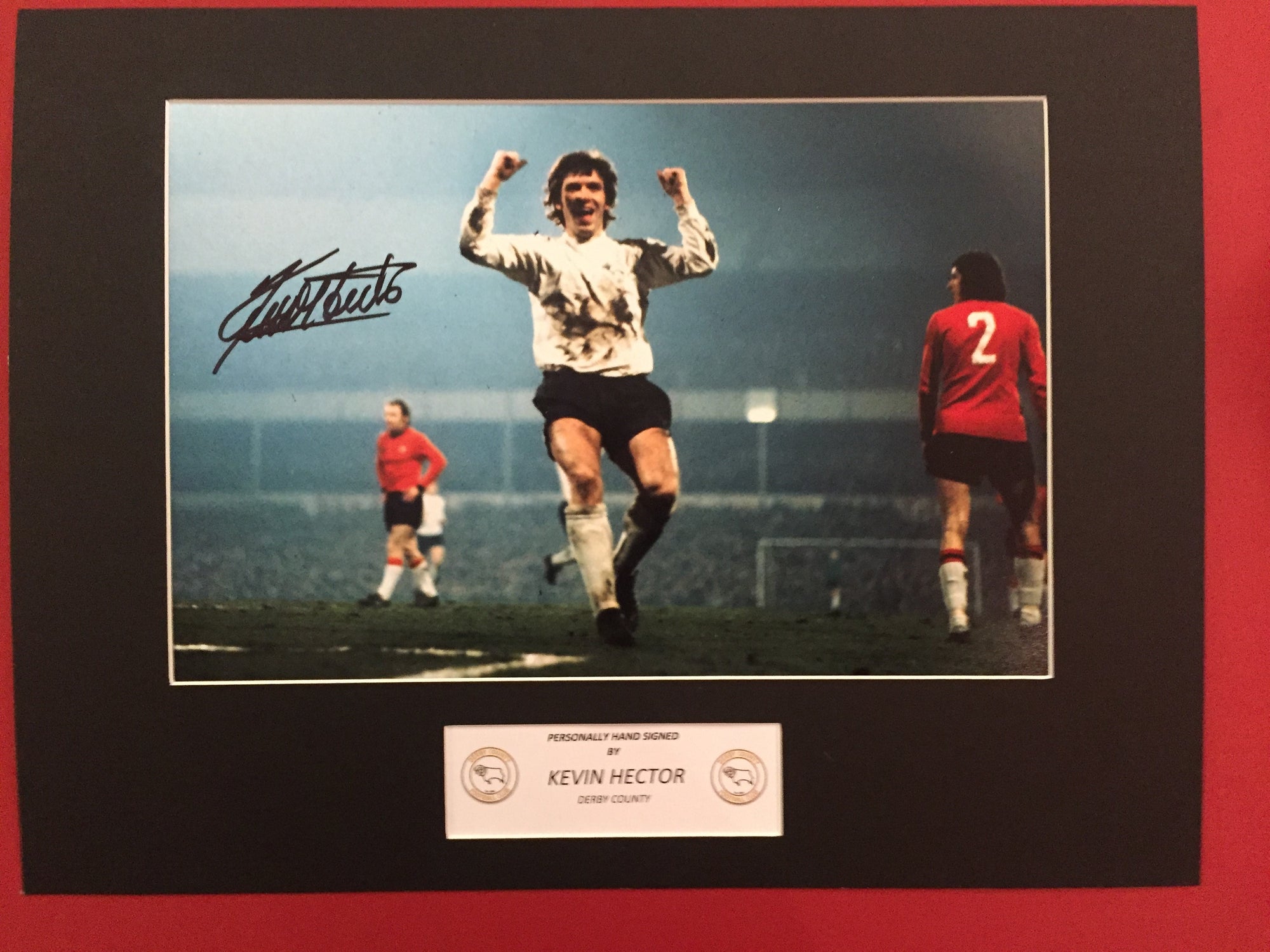 KEVIN HECTOR - SIGNERT BILDE MED EKTEHETSBEVIS/COA