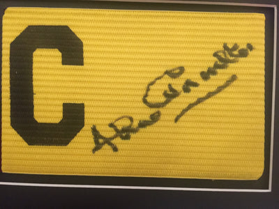 JACK CHARLTON - SIGNERT KAPTEINSBIND MED EKTEHETSGARANTI/COA