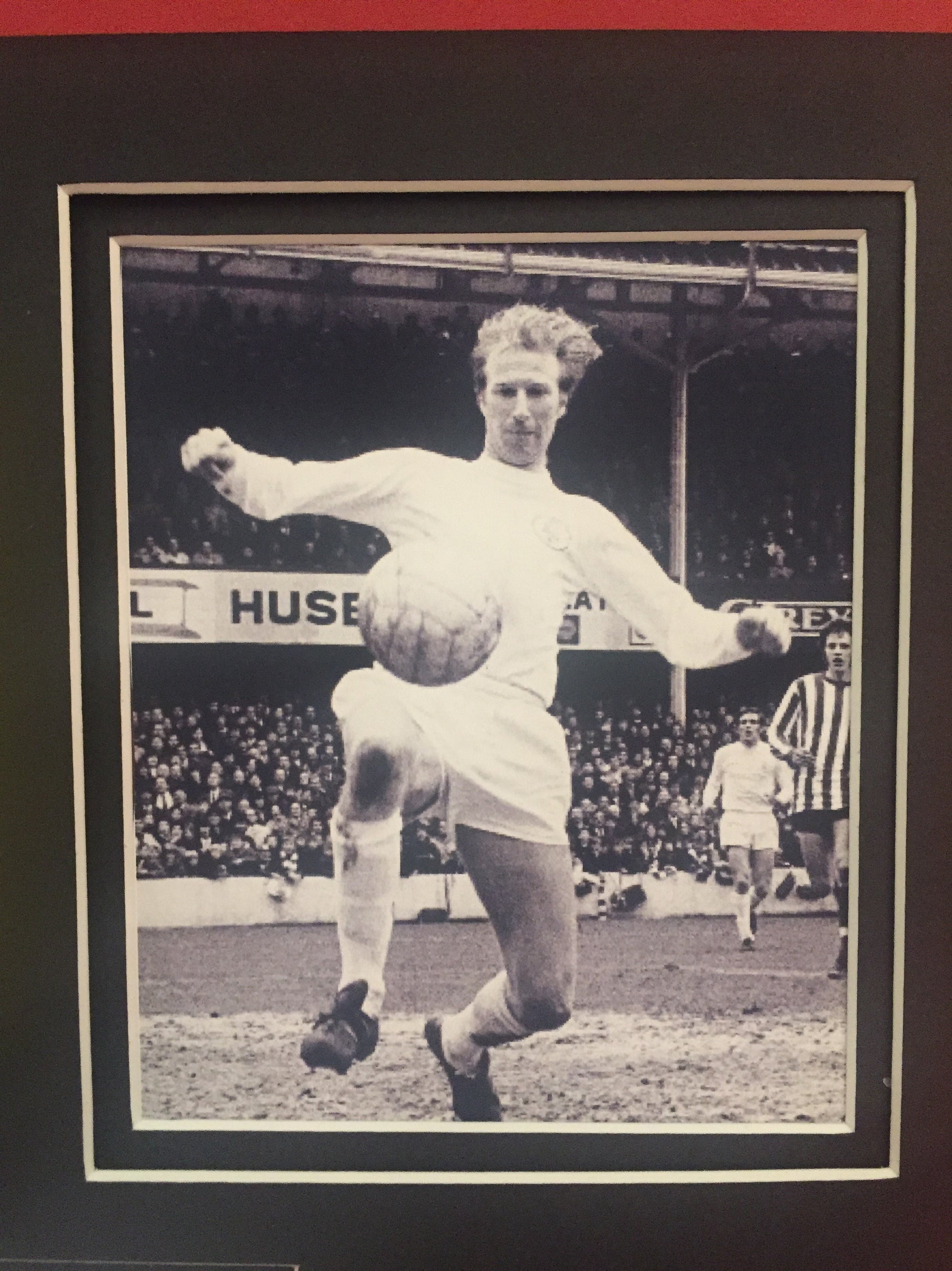 JACK CHARLTON - SIGNERT KAPTEINSBIND MED EKTEHETSGARANTI/COA