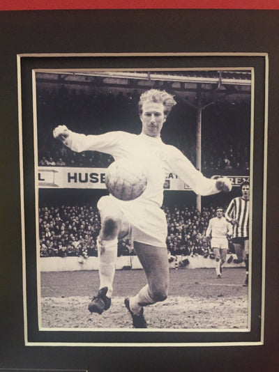 JACK CHARLTON - SIGNERT KAPTEINSBIND MED EKTEHETSGARANTI/COA
