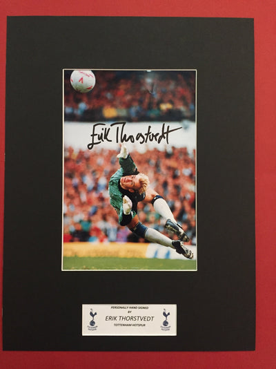 ERIK THORSTVEDT - SIGNERT BILDE MED EKTEHETSBEVIS/COA