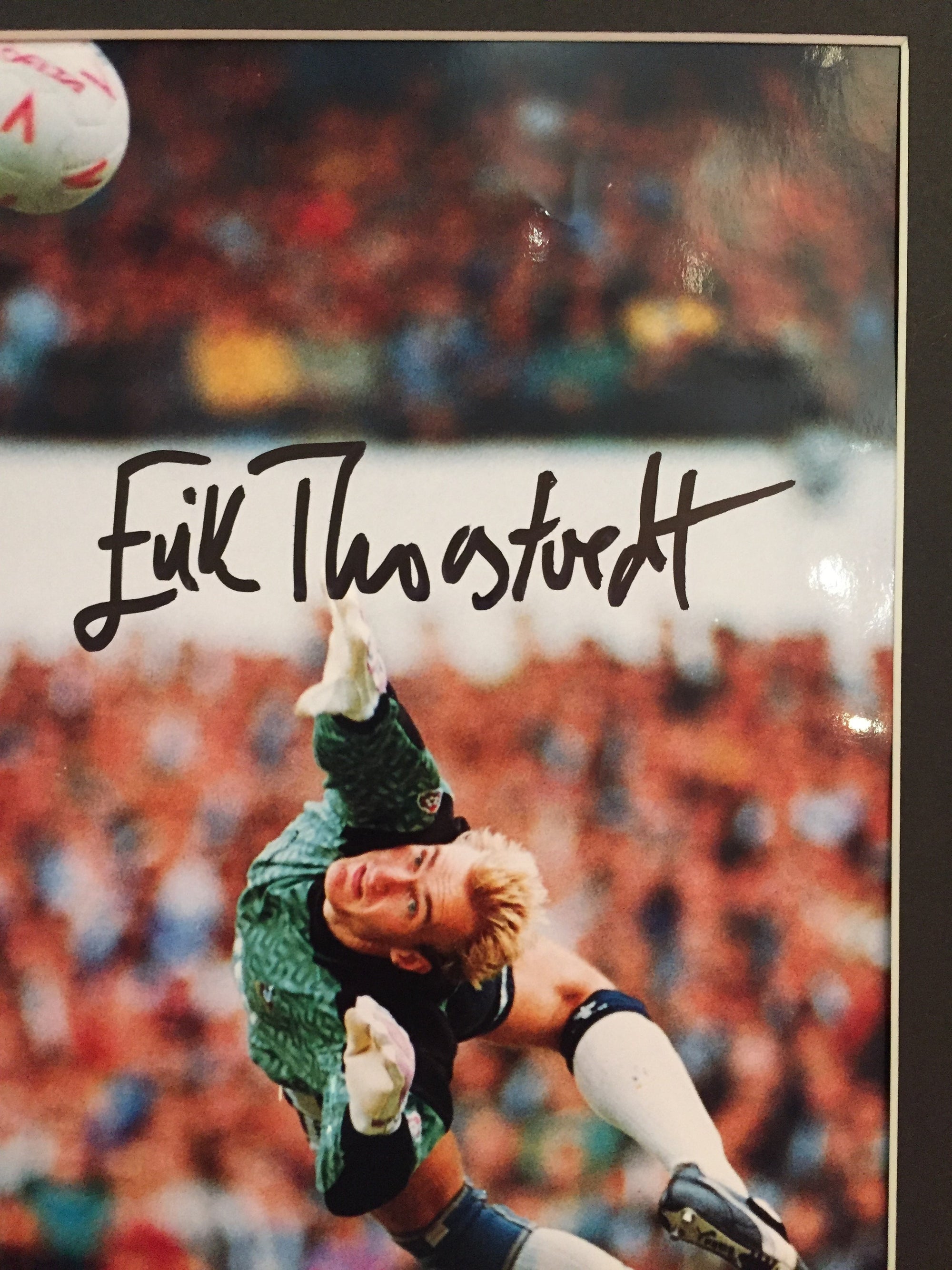 ERIK THORSTVEDT - SIGNERT BILDE MED EKTEHETSBEVIS/COA