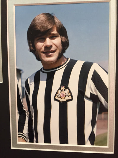 MALCOLM MACDONALD - SIGNERT KAPTEINSBIND MED EKTEHETSBEVIS/COA