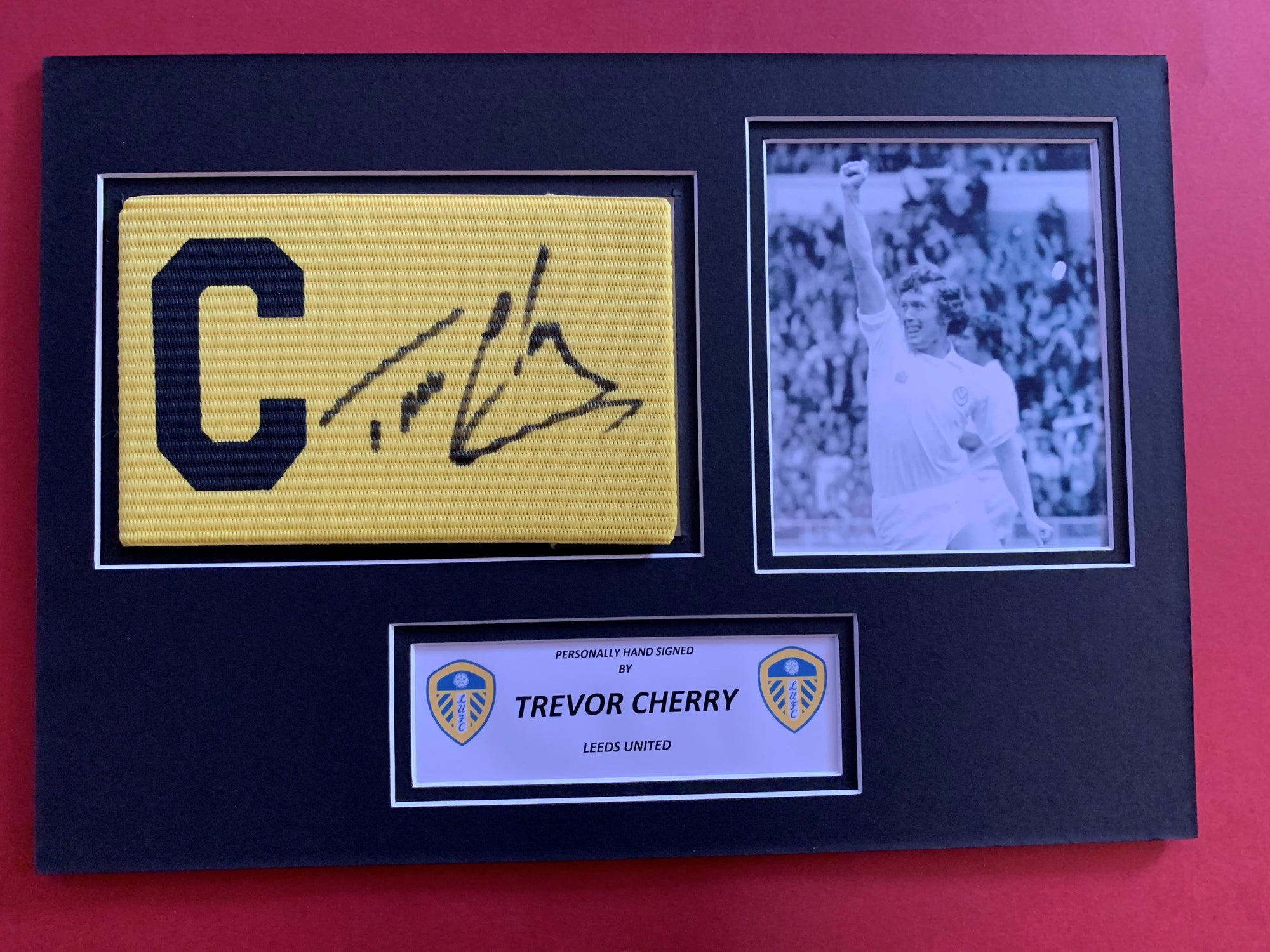 TREVOR CHERRY - SIGNERT KAPTEINSBIND MED EKTEHETSBEVIS/COA