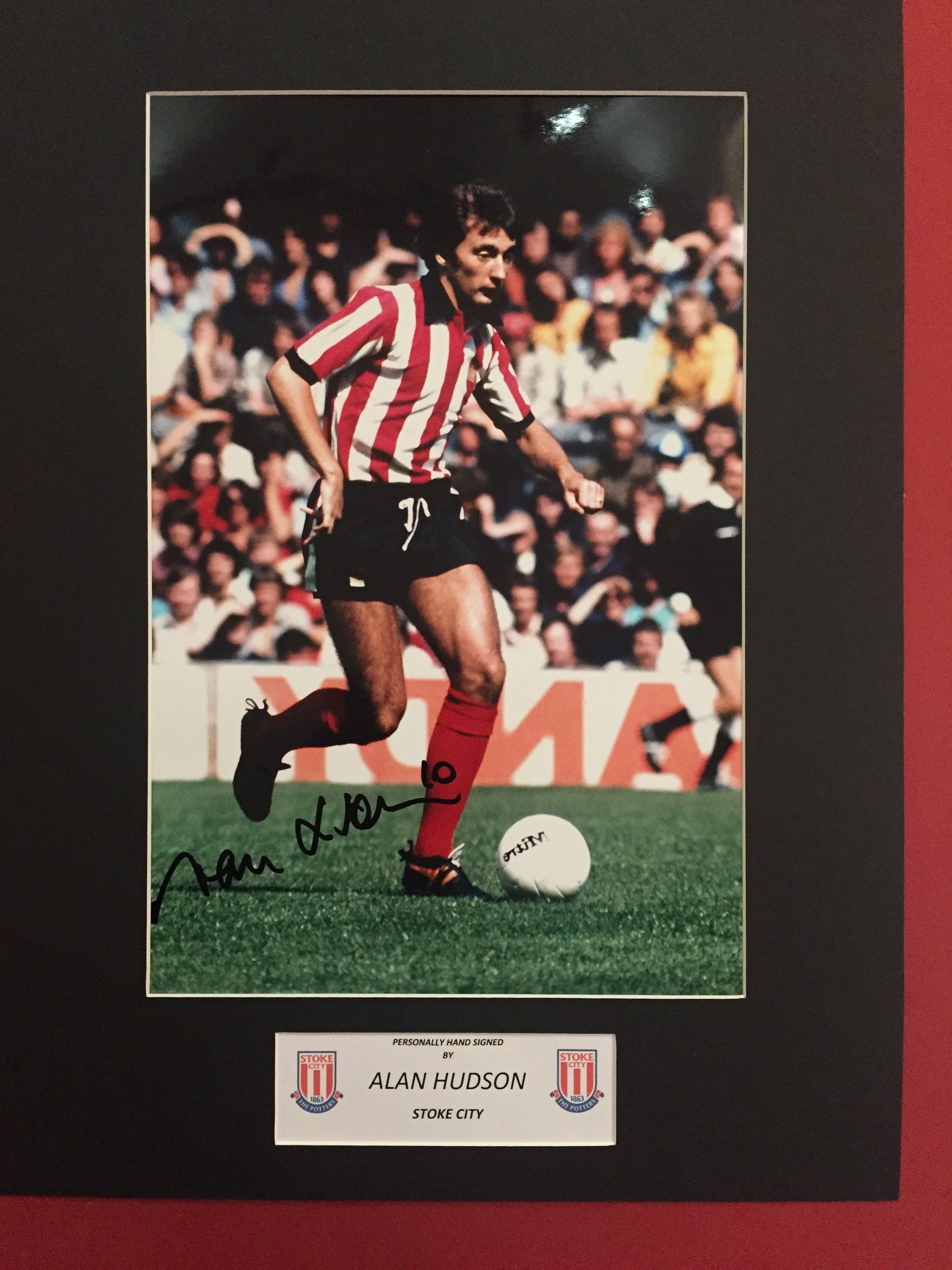 ALAN HUDSON - SIGNERT BILE MED EKTEHETSBEVIS/COA