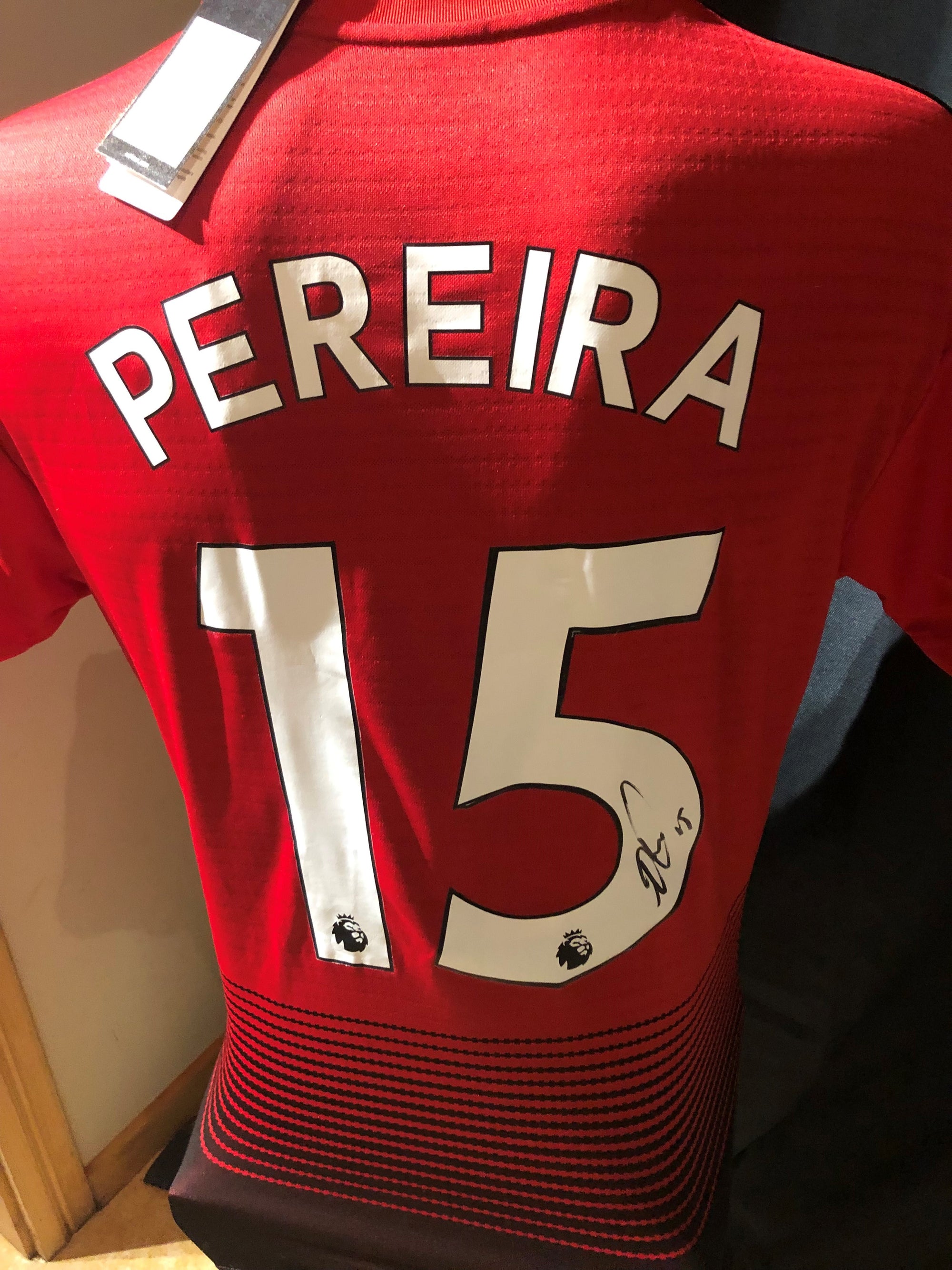 MANCHESTER UNITED - ANDREAS PEREIRA - SIGNERT DRAKT MED EKTEHETSBEVIS/COA
