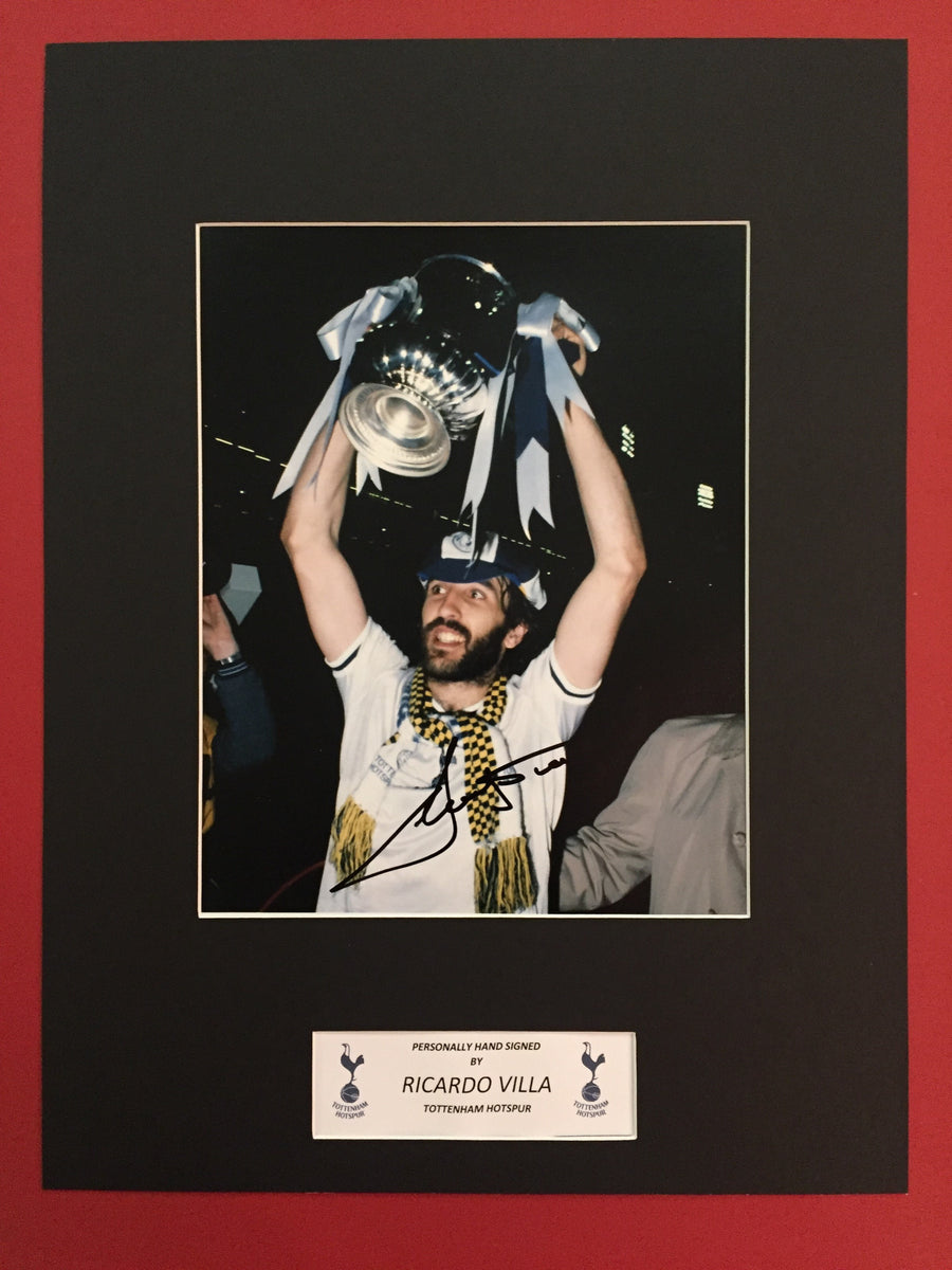TOTTENHAM - RICARDO VILLA - SIGNERT BILDE MED EKTEHETSBEVIS/COA