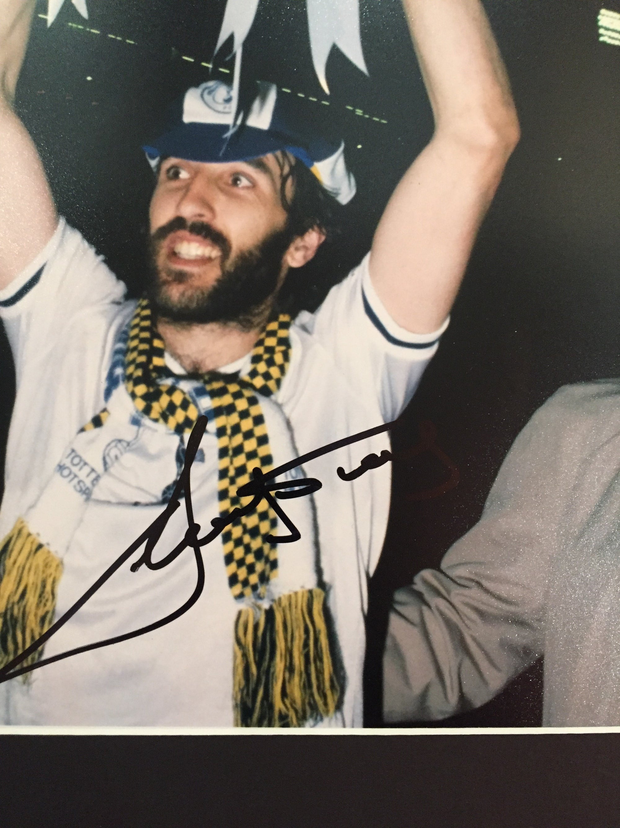 TOTTENHAM - RICARDO VILLA - SIGNERT BILDE MED EKTEHETSBEVIS/COA