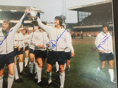 ROD THOMAS, ROGER DAVIES, HENRY NEWTON & COLIN BOULTON - MULTISIGNERT BILDE MED EKTEHETSBEVIS/COA
