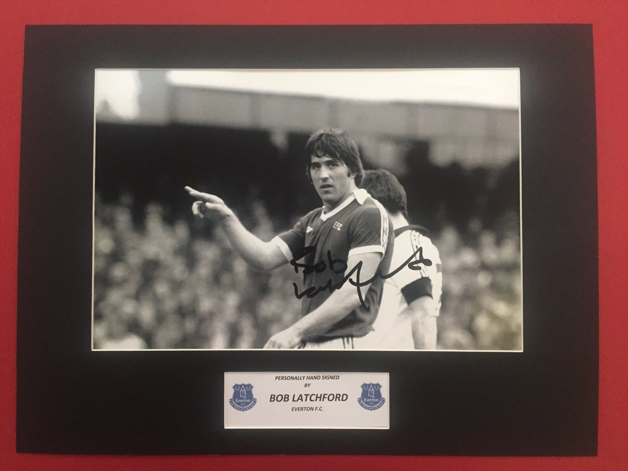 BOB LATCHFORD - SIGNERT BILDE MED EKTEHETSBEVIS/COA