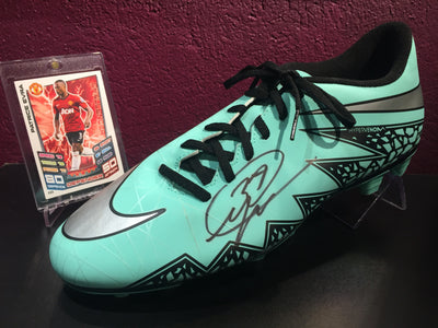 PATRICE EVRA - SIGNERT SKO MED EKTEHETSBEVIS/COA