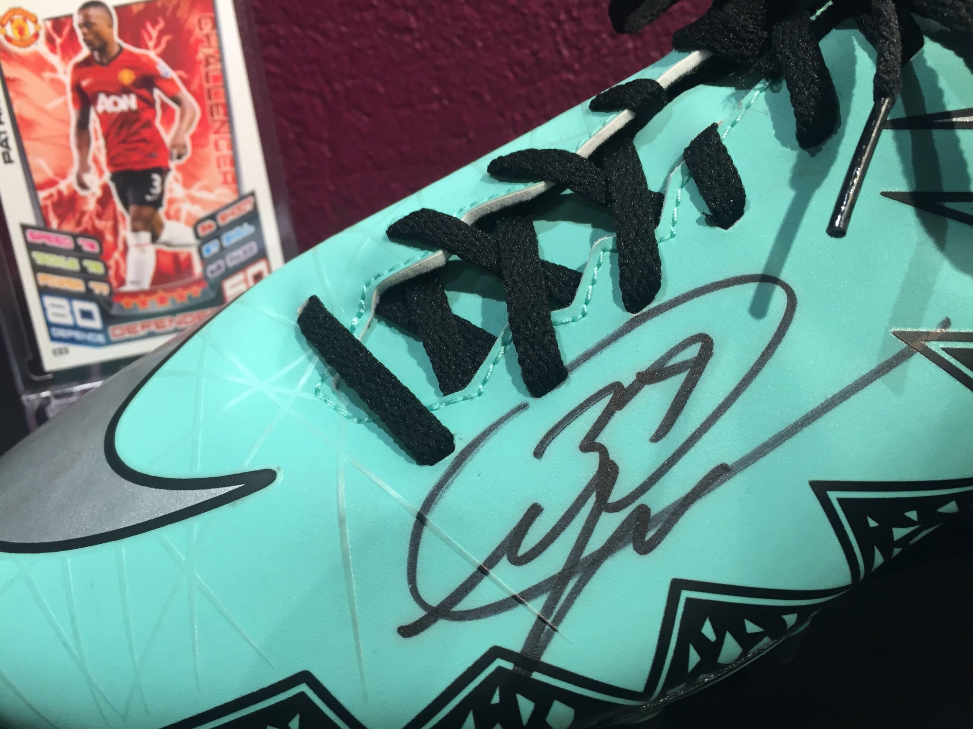 PATRICE EVRA - SIGNERT SKO MED EKTEHETSBEVIS/COA