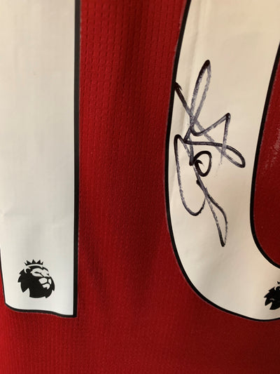 LIVERPOOL - JOHN BARNES - SIGNERT DRAKT MED EKTEHETSBEVIS/COA