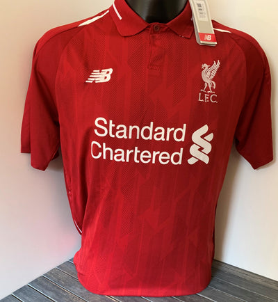 LIVERPOOL - JOHN BARNES - SIGNERT DRAKT MED EKTEHETSBEVIS/COA
