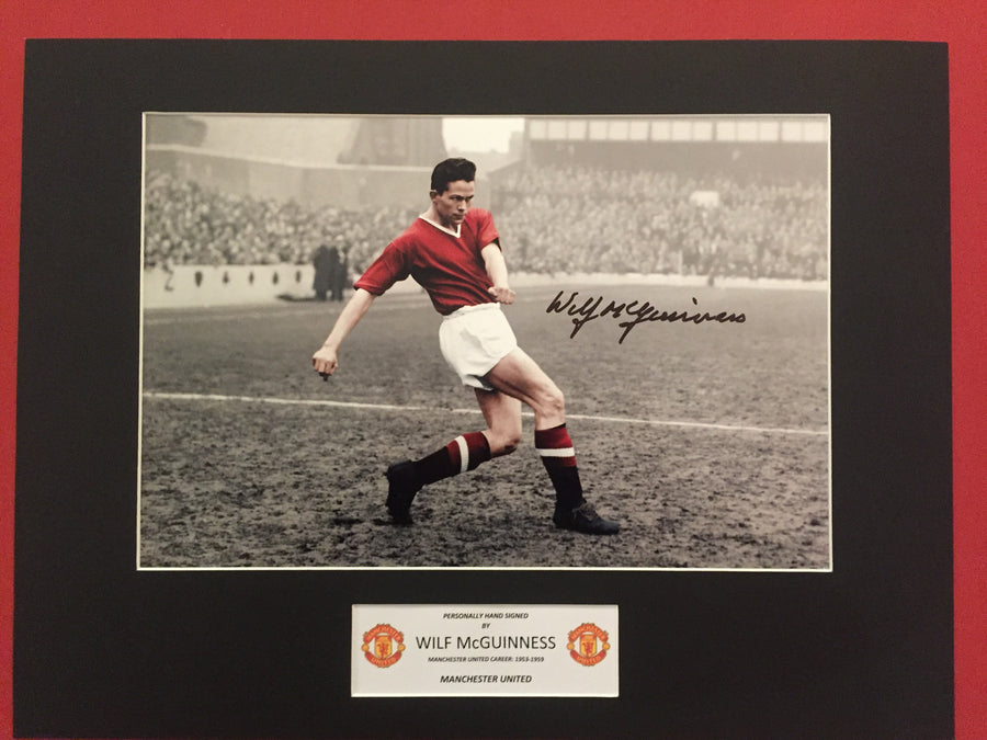 MANCHESTER UNITED - WILF McGUINNESS - SIGNERT BILDE MED EKTEHETSBEVIS/COA