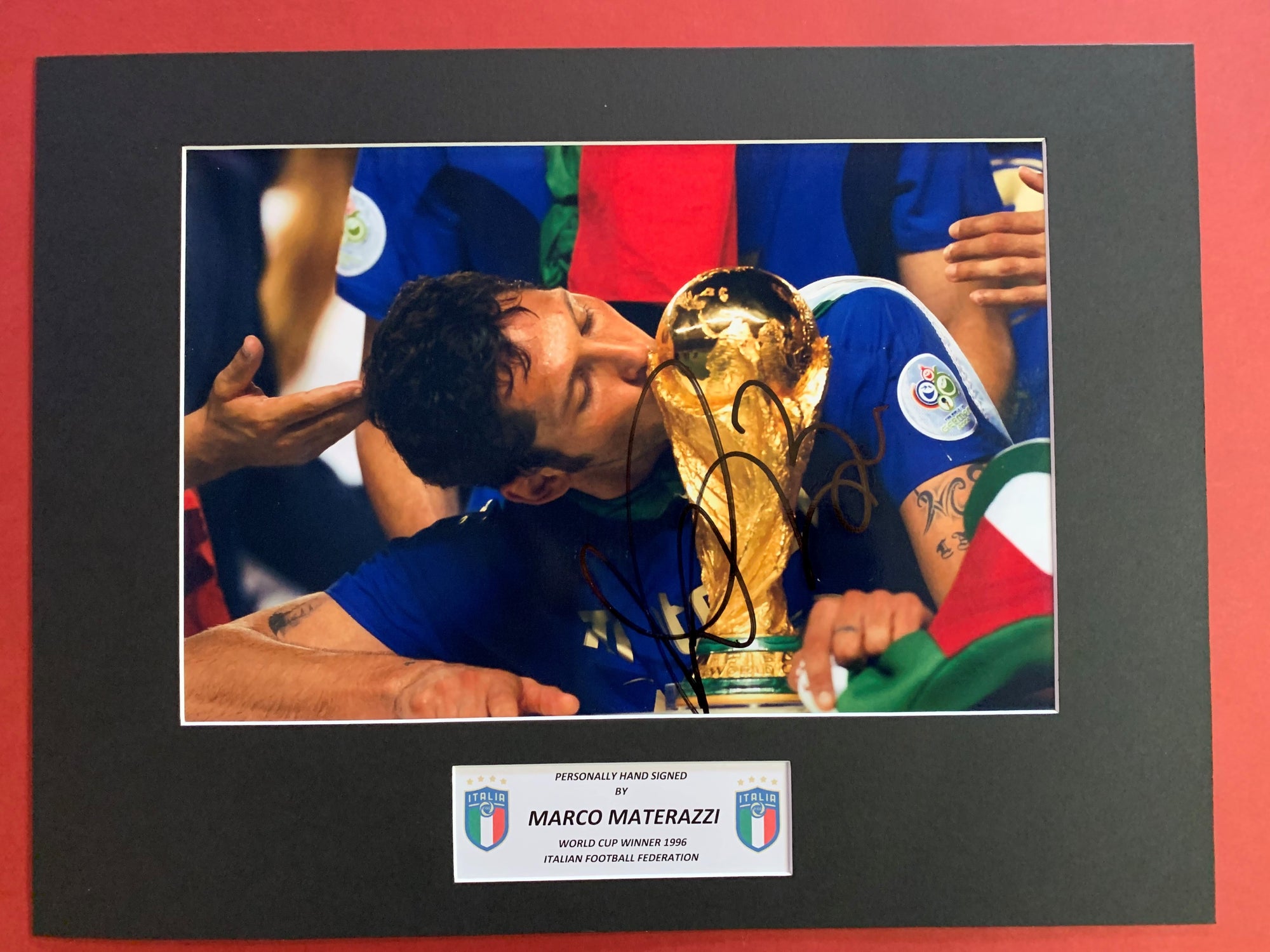 LEGEND - MARCO MATERAZZI - SIGNERT BILDE MED EKTEHETSBEVIS/COA