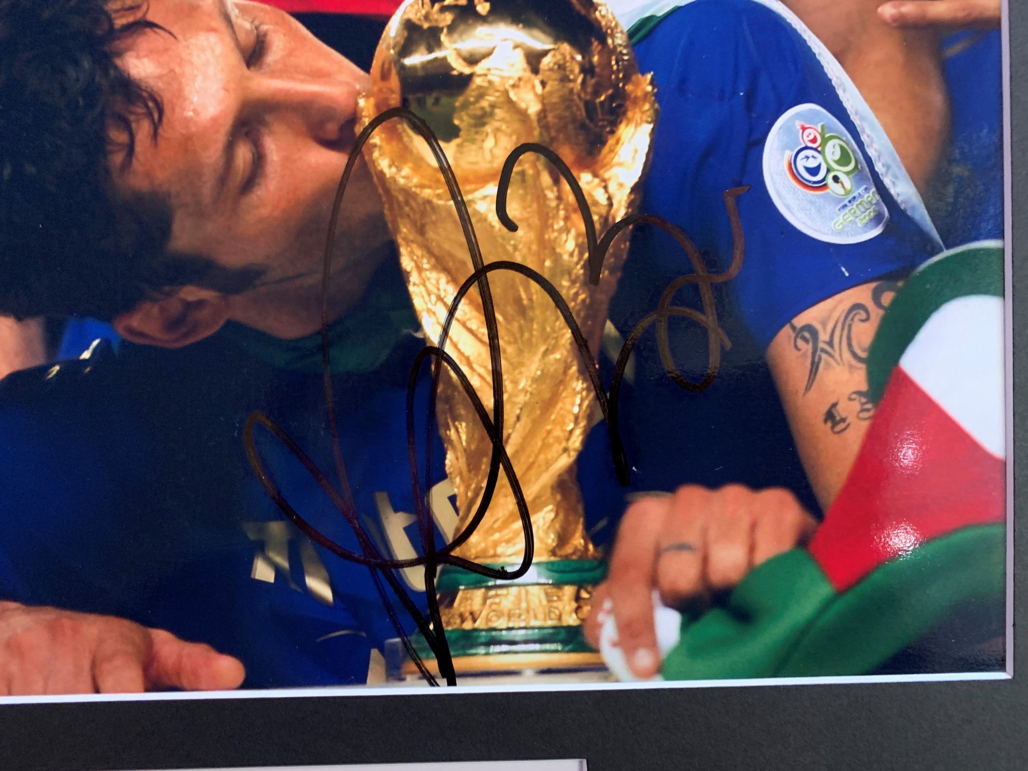 LEGEND - MARCO MATERAZZI - SIGNERT BILDE MED EKTEHETSBEVIS/COA