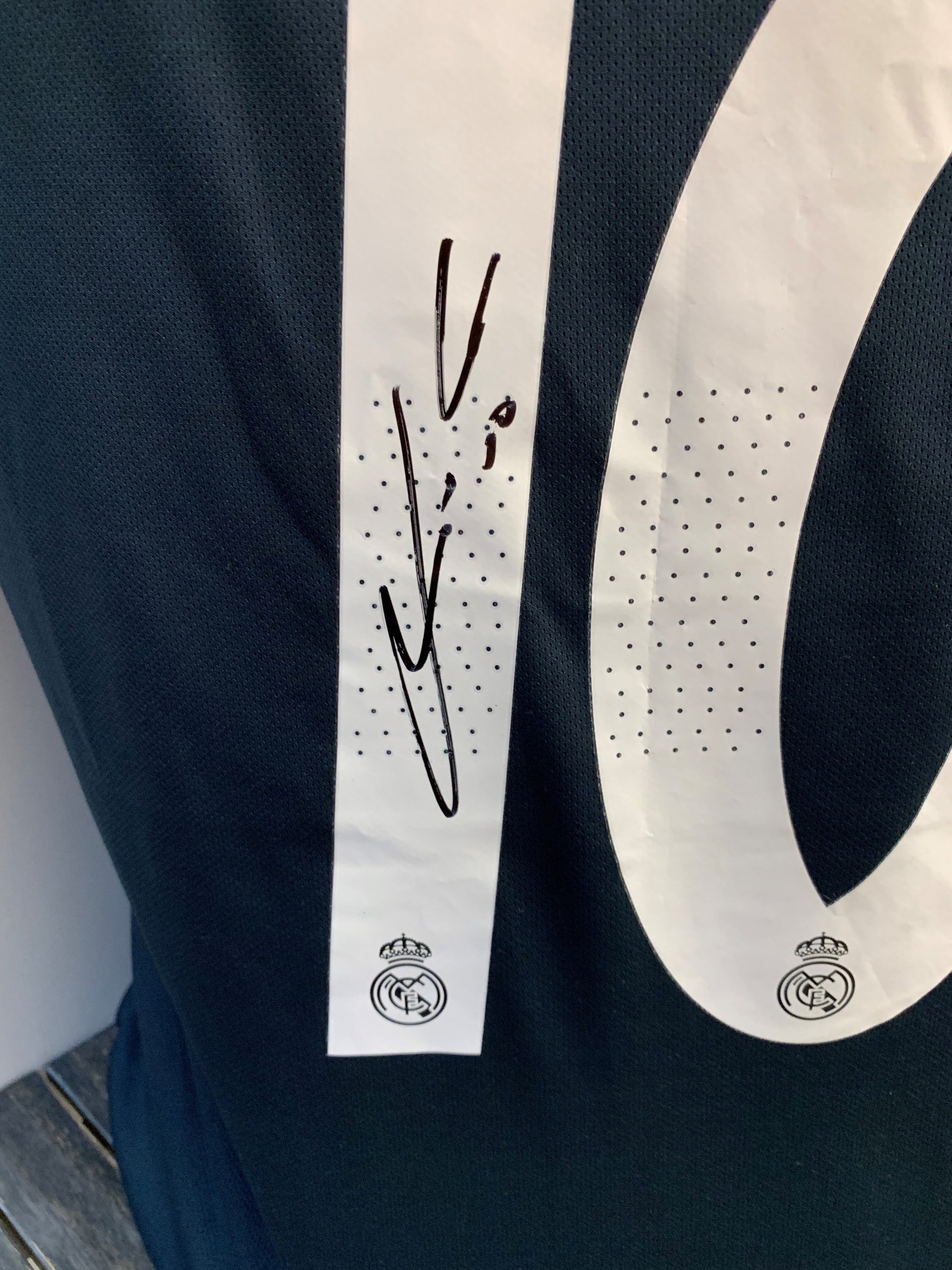 LUCA MODRIC - SIGNERT DRAKT MED EKTEHETSBEVIS/COA